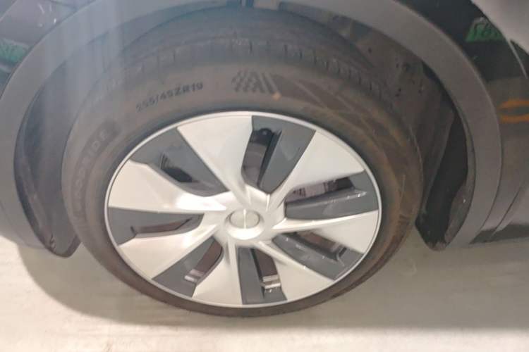 Used Tesla Model Y 2022 Revised Version Rear-Wheel Drive Left Front Wheel Hub