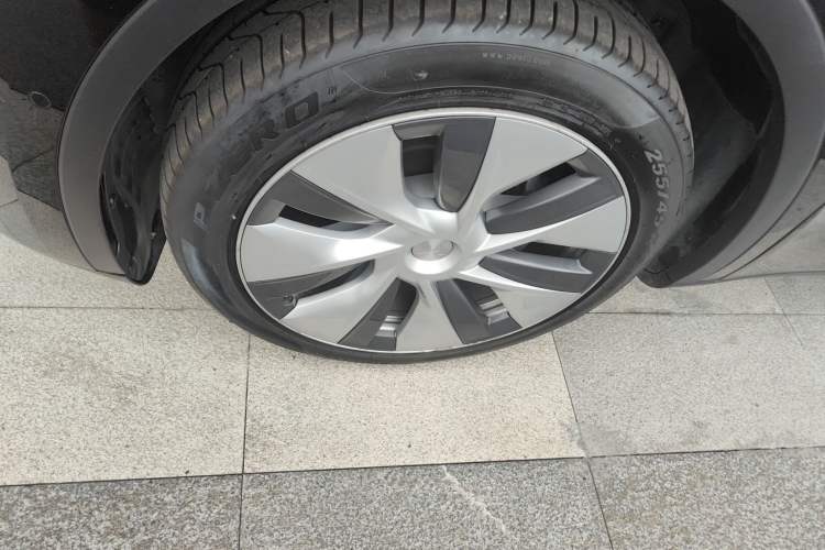 Used Tesla Model Y 2022 Revised Version Rear-Wheel Drive Left Front Wheel Hub