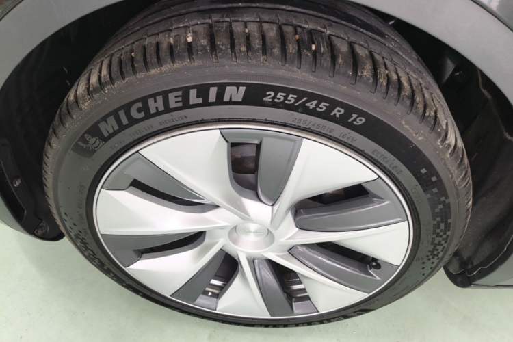 Used Tesla Model Y 2022 Revised Version Rear-Wheel Drive Left Front Wheel Hub