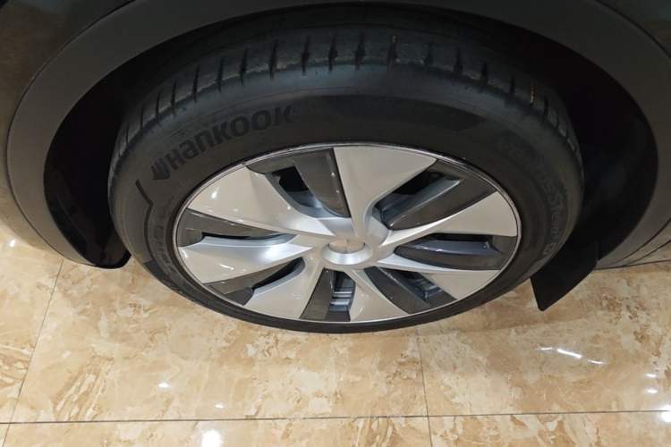 Used Tesla Model Y 2022 Revised Version Rear-Wheel Drive Left Front Wheel Hub