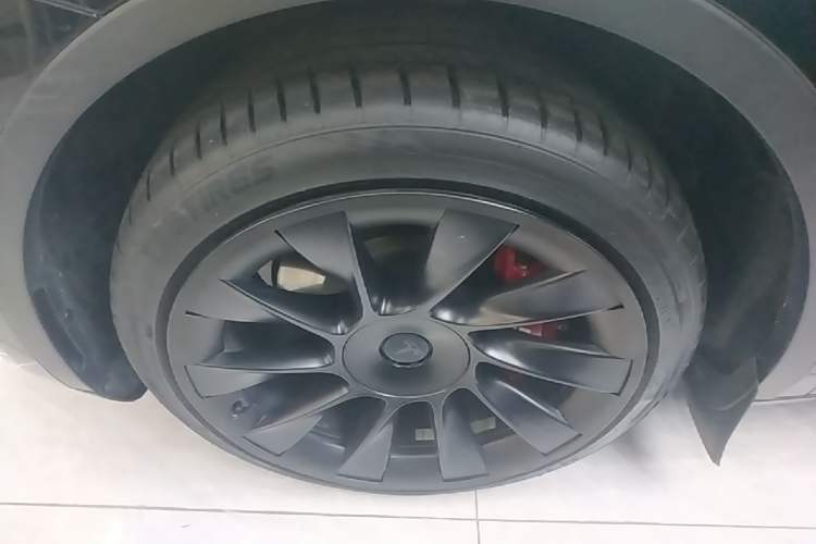 Used Tesla Model Y 2022 Revised Version Rear-Wheel Drive Left Front Wheel Hub