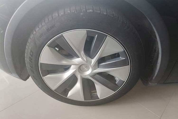 Used Tesla Model Y 2022 Revised Version Rear-Wheel Drive Left Front Wheel Hub