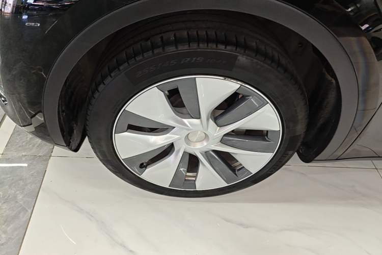 Used Tesla Model Y 2022 Revised Version Rear-Wheel Drive Left Front Wheel Hub