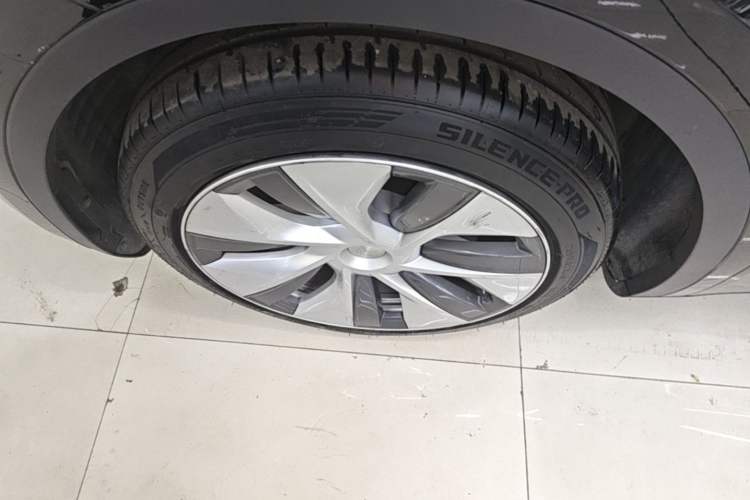 Used Tesla Model Y 2022 Revised Version Long-Range All-Wheel Drive Left Front Wheel Hub