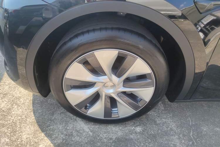 Used Tesla Model Y 2022 Revised Version Rear-Wheel Drive Left Front Wheel Hub