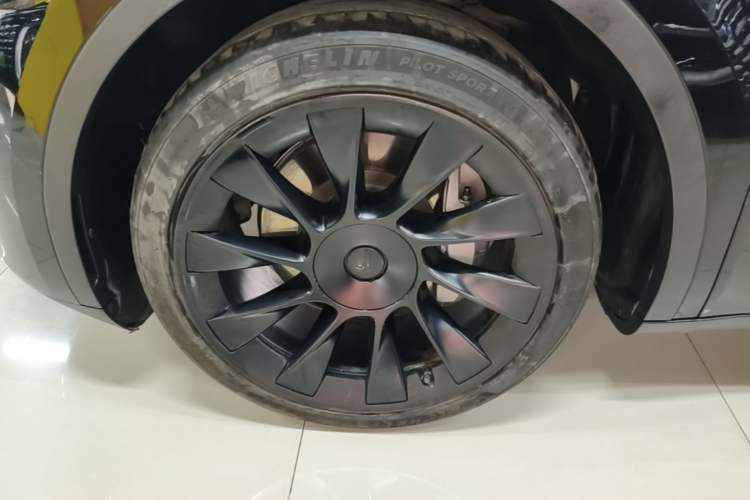 Used Tesla Model Y 2022 Rear-Wheel-Drive Version Left Front Wheel Hub
