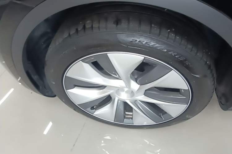 Used Tesla Model Y 2022 Revised Version Rear-Wheel Drive Left Front Wheel Hub