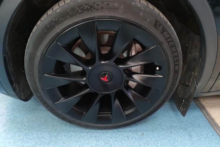 Used Tesla Model Y 2022 Revised Version Rear-Wheel Drive Left Front Wheel Hub