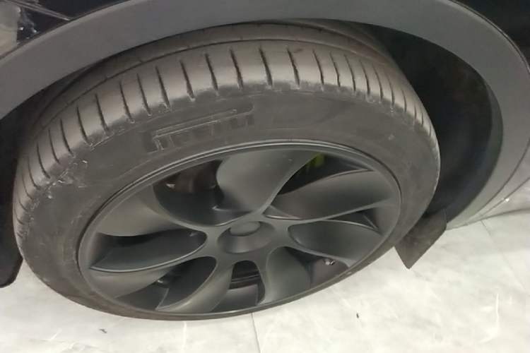 Used Tesla Model Y 2022 Revised Version Rear-Wheel Drive Left Front Wheel Hub