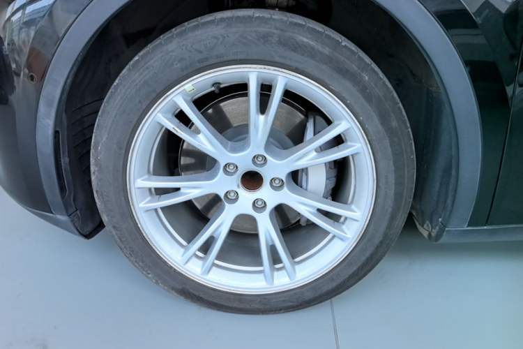 Used Tesla Model Y 2022 Revised Version Rear-Wheel Drive Left Front Wheel Hub