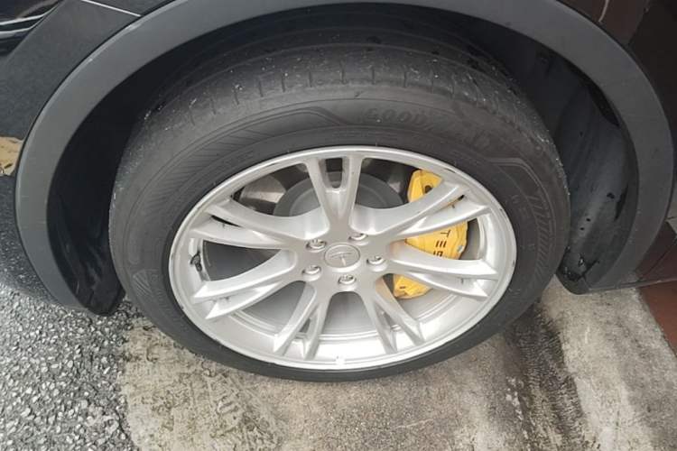 Used Tesla Model Y 2022 Revised Version Rear-Wheel Drive Left Front Wheel Hub
