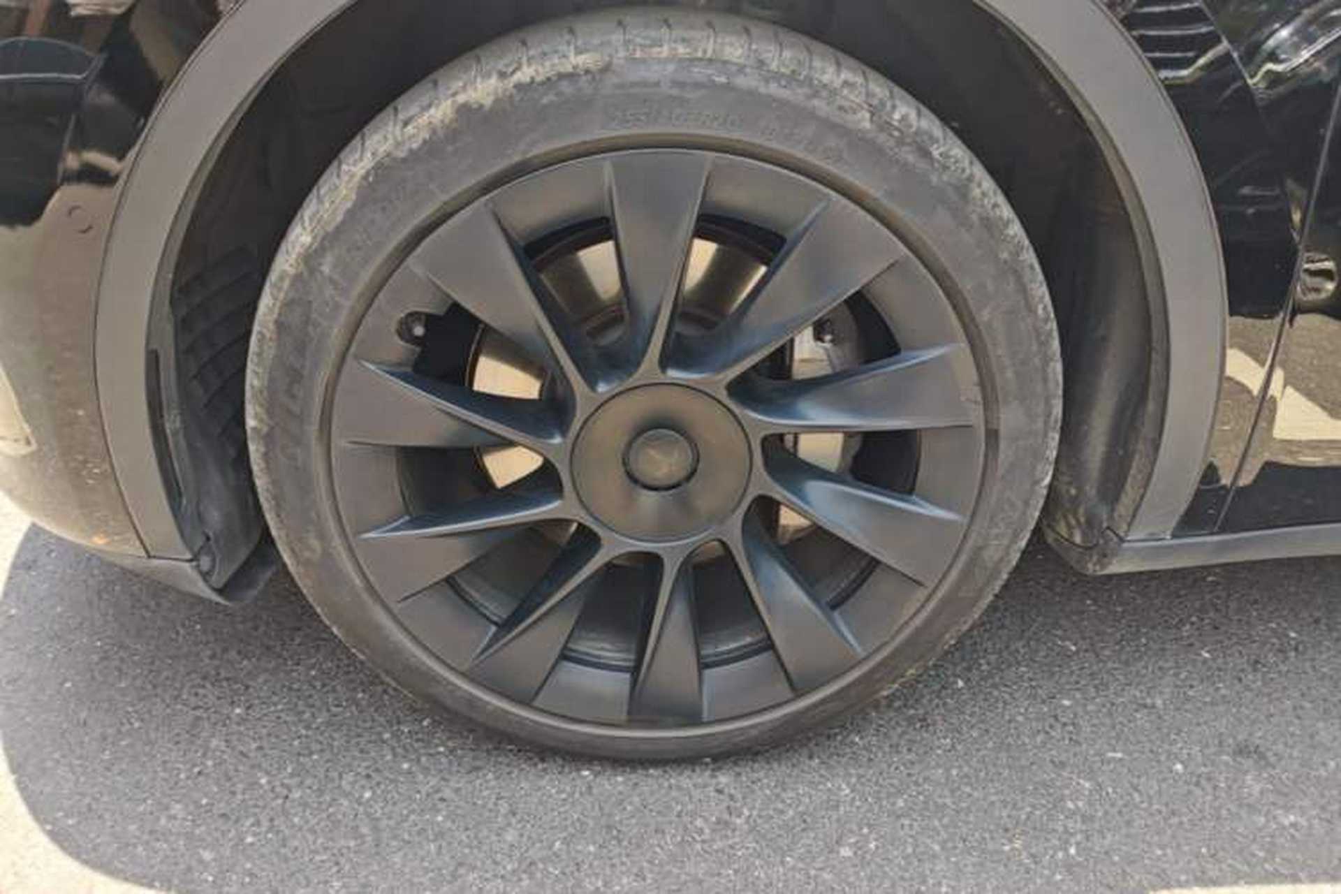 Used Tesla Model Y 2022 Long-Range All-Wheel-Drive Version Left Front Wheel Hub