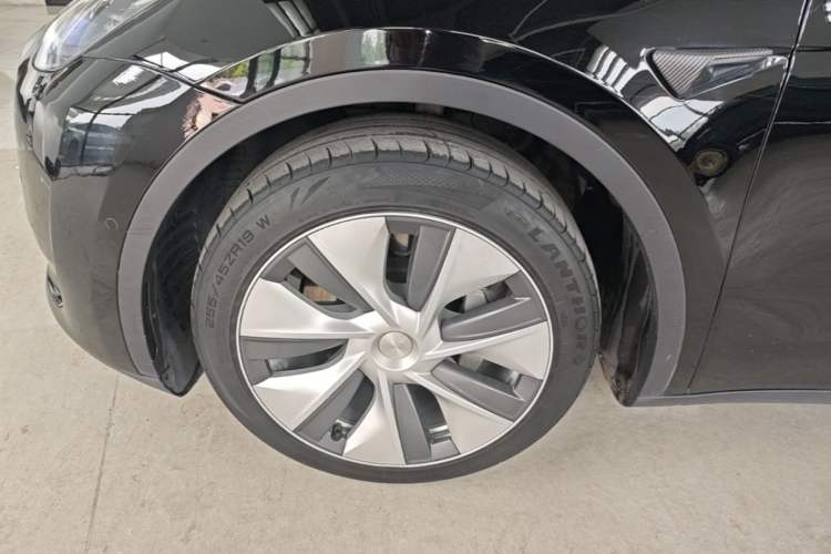 Used Tesla Model Y 2022 Rear-Wheel-Drive Version Left Front Wheel Hub