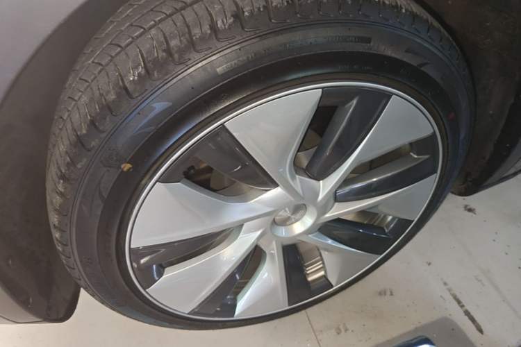 Used Tesla Model Y 2022 Revised Version Rear-Wheel Drive Left Front Wheel Hub