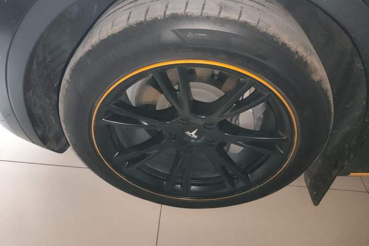 Used Tesla Model Y 2022 Rear-Wheel-Drive Version Left Front Wheel Hub