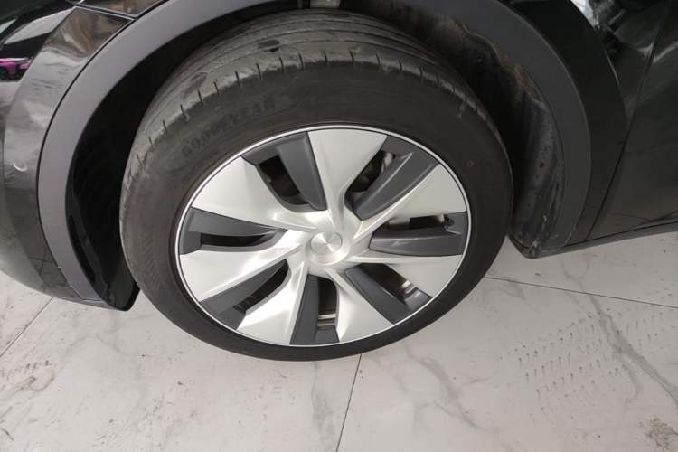 Used Tesla Model Y 2022 Revised Version Rear-Wheel Drive Left Front Wheel Hub