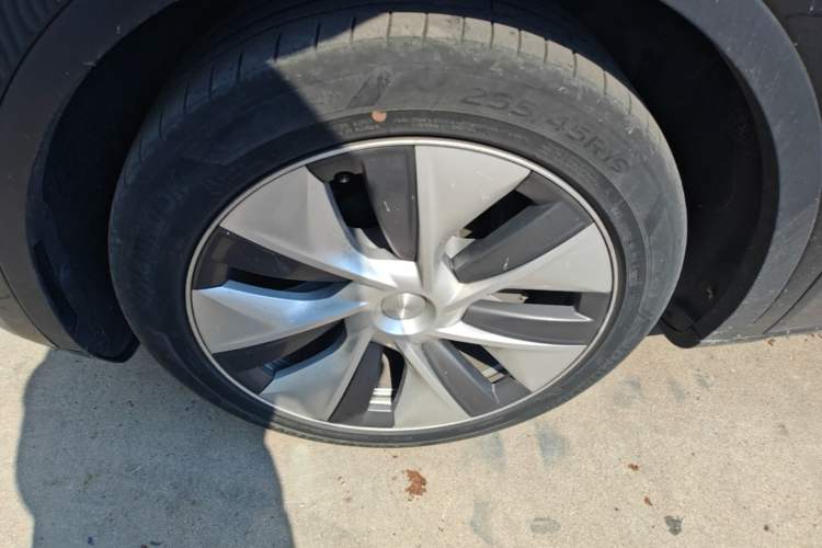 Used Tesla Model Y 2022 Revised Version Rear-Wheel Drive Left Front Wheel Hub