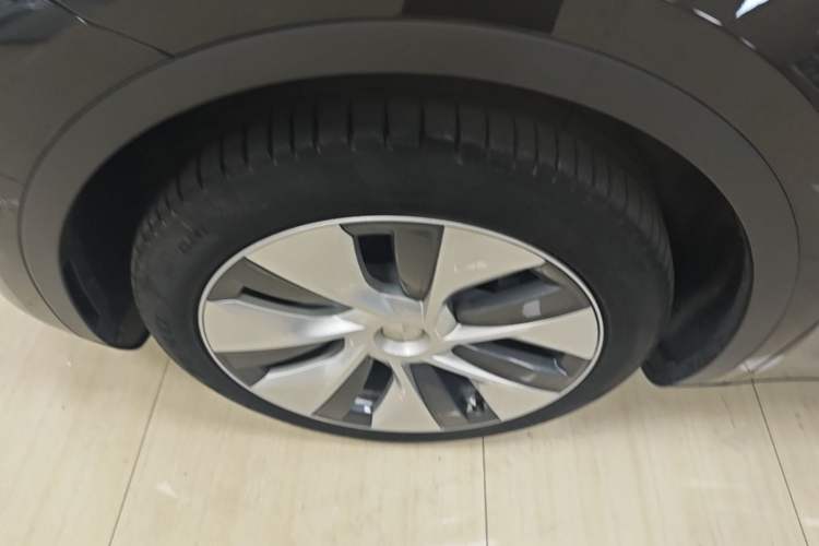 Used Tesla Model Y 2022 Revised Version Rear-Wheel Drive Left Front Wheel Hub