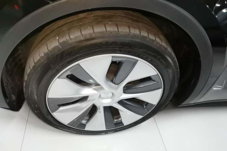 Used Tesla Model Y 2022 Revised Version Rear-Wheel Drive Left Front Wheel Hub