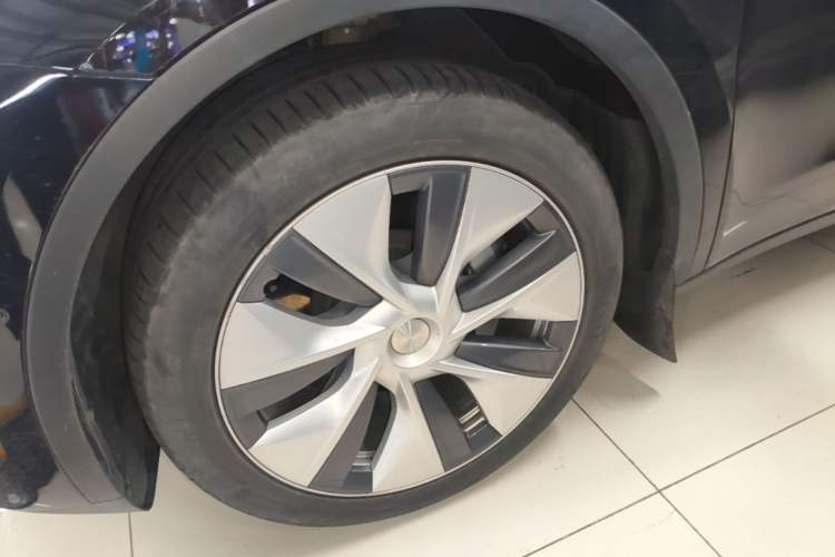 Used Tesla Model Y 2022 Rear-Wheel-Drive Version Left Front Wheel Hub