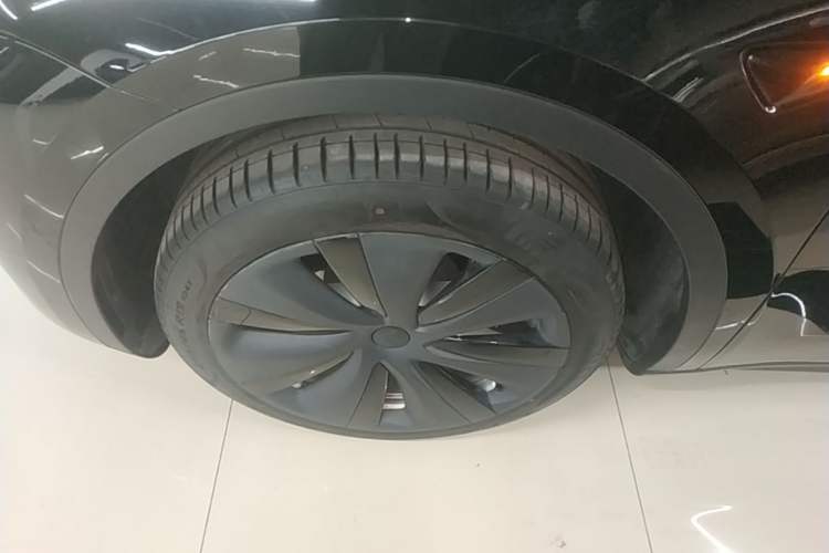 Used Tesla Model Y 2022 Revised Version Rear-Wheel Drive Left Front Wheel Hub