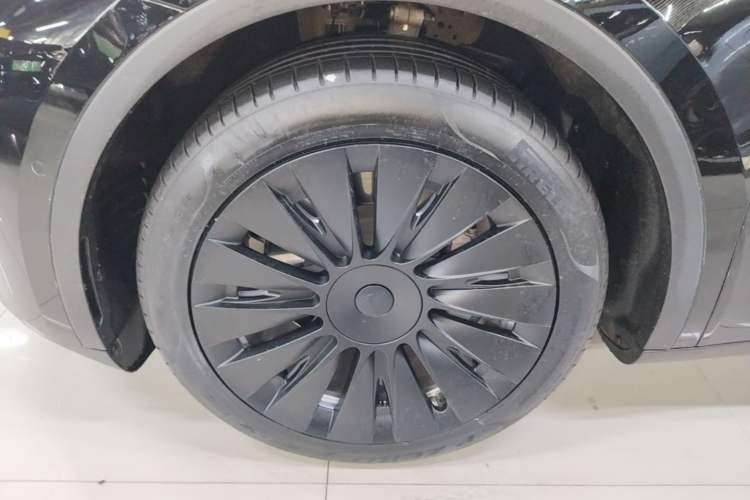 Used Tesla Model Y 2022 Revised Version Rear-Wheel Drive Left Front Wheel Hub