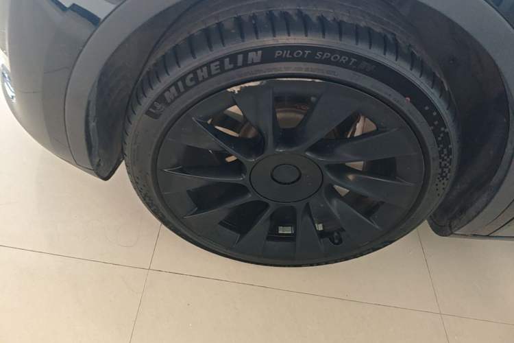 Used Tesla Model Y 2022 Revised Version Long-Range All-Wheel Drive Left Front Wheel Hub