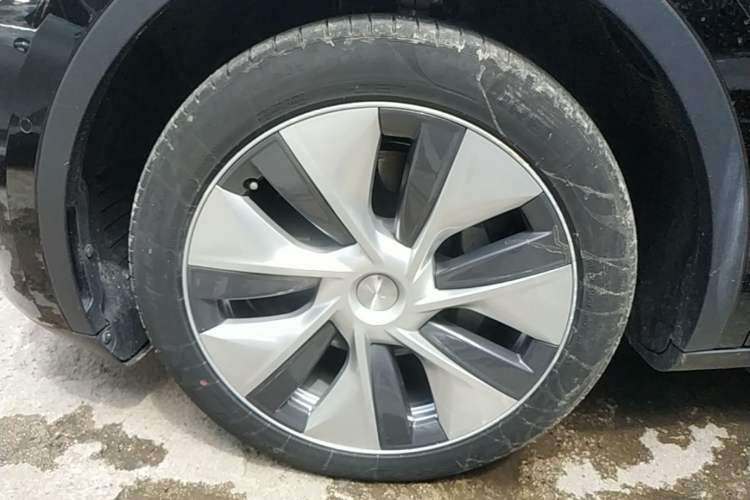 Used Tesla Model Y 2022 Revised Version Rear-Wheel Drive Left Front Wheel Hub