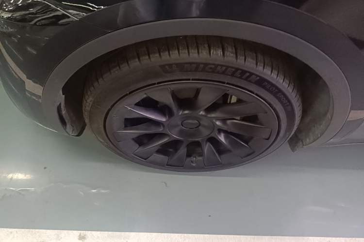 Used Tesla Model Y 2022 Revised Version Rear-Wheel Drive Left Front Wheel Hub