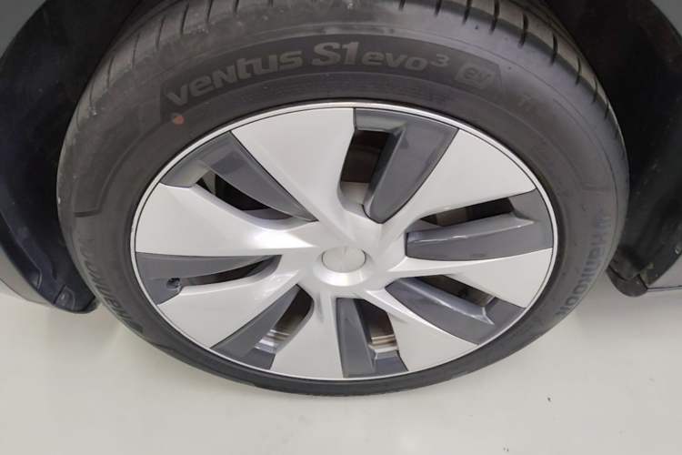 Used Tesla Model Y 2022 Revised Version Long-Range All-Wheel Drive Left Front Wheel Hub