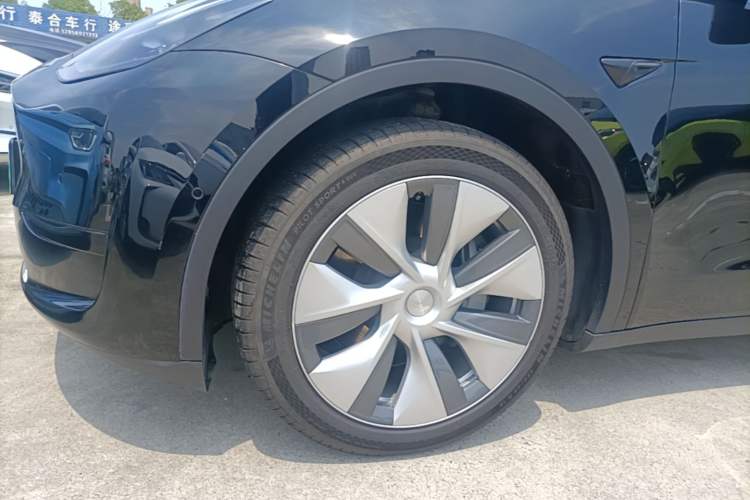 Used Tesla Model Y 2022 Revised Version Rear-Wheel Drive Left Front Wheel Hub