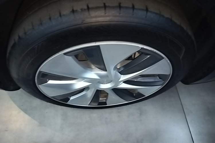 Used Tesla Model Y 2022 Revised Version Rear-Wheel Drive Left Front Wheel Hub