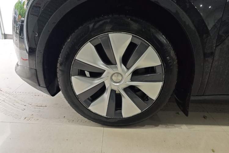 Used Tesla Model Y 2022 Revised Version Rear-Wheel Drive Left Front Wheel Hub