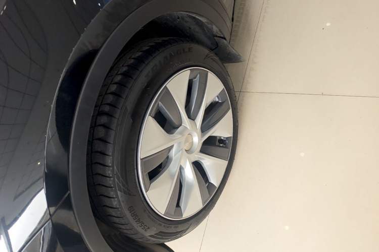 Used Tesla Model Y 2022 Revised Version Rear-Wheel Drive Left Front Wheel Hub