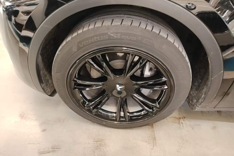 Used Tesla Model Y 2022 Rear-Wheel-Drive Version Left Front Wheel Hub
