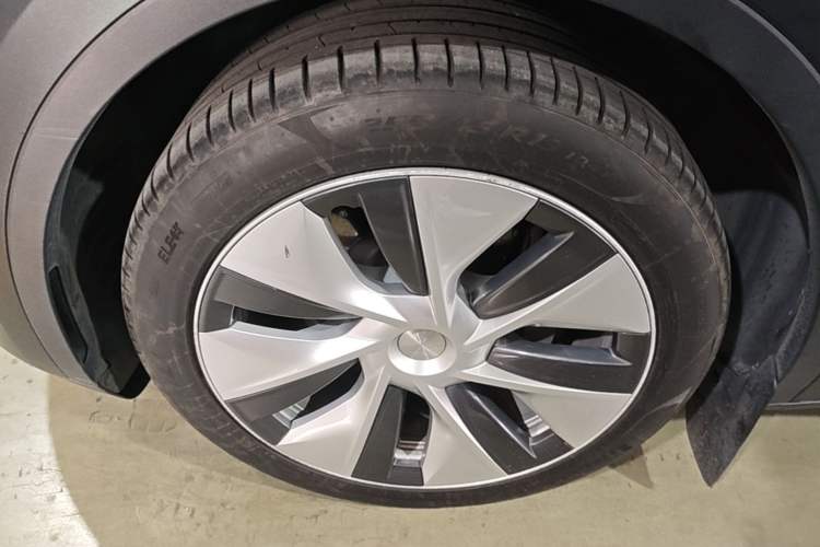Used Tesla Model Y 2022 Rear-Wheel-Drive Version Left Front Wheel Hub