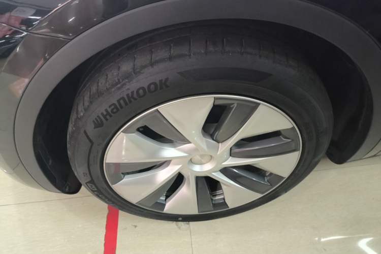 Used Tesla Model Y 2022 Rear-Wheel-Drive Version Left Front Wheel Hub