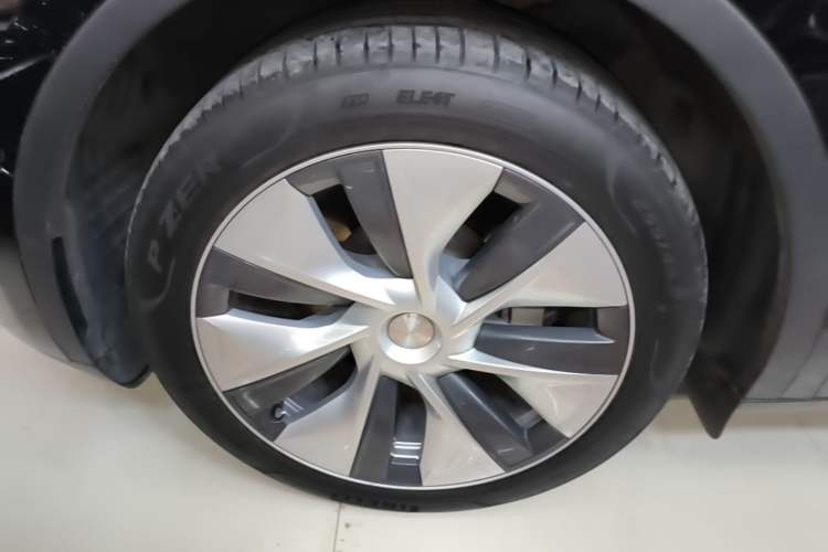 Used Tesla Model Y 2022 Revised Version Rear-Wheel Drive Left Front Wheel Hub