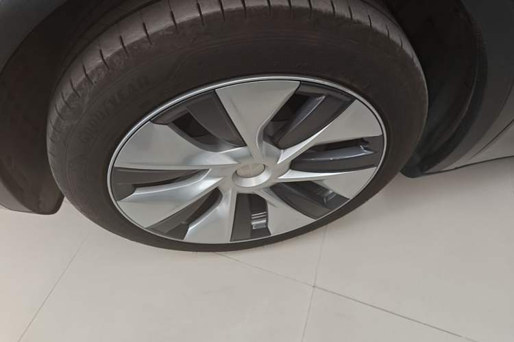 Used Tesla Model Y 2022 Revised Version Rear-Wheel Drive Left Front Wheel Hub