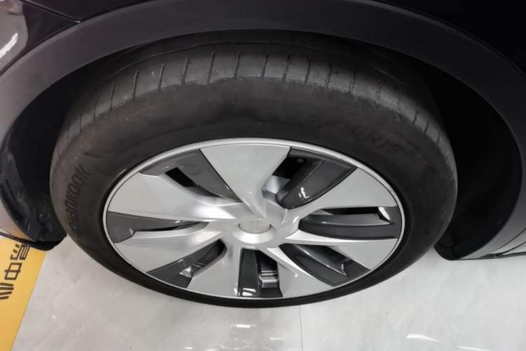 Used Tesla Model Y 2022 Rear-Wheel-Drive Version Left Front Wheel Hub