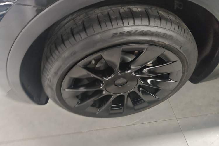 Used Tesla Model Y 2022 Revised Version Rear-Wheel Drive Left Front Wheel Hub