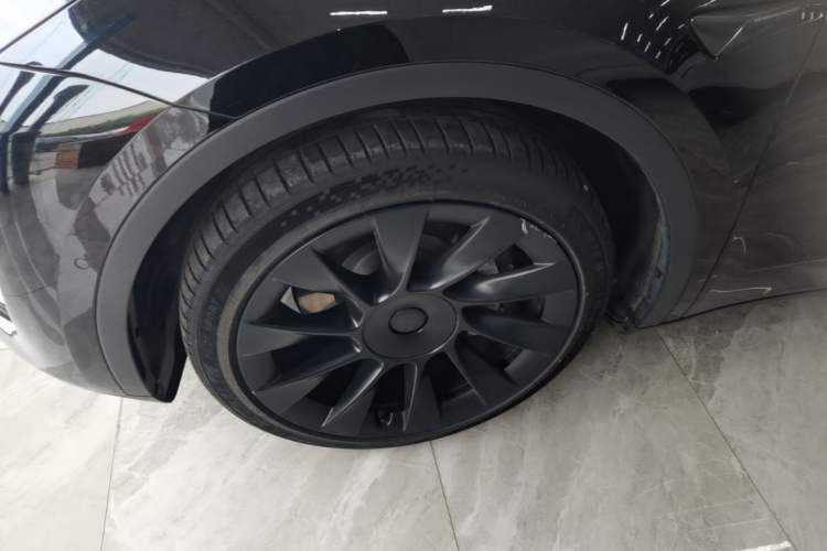 Used Tesla Model Y 2022 Long-Range All-Wheel-Drive Version Left Front Wheel Hub