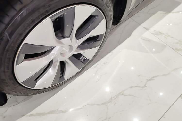 Used Tesla Model Y 2022 Revised Version Rear-Wheel Drive Left Front Wheel Hub