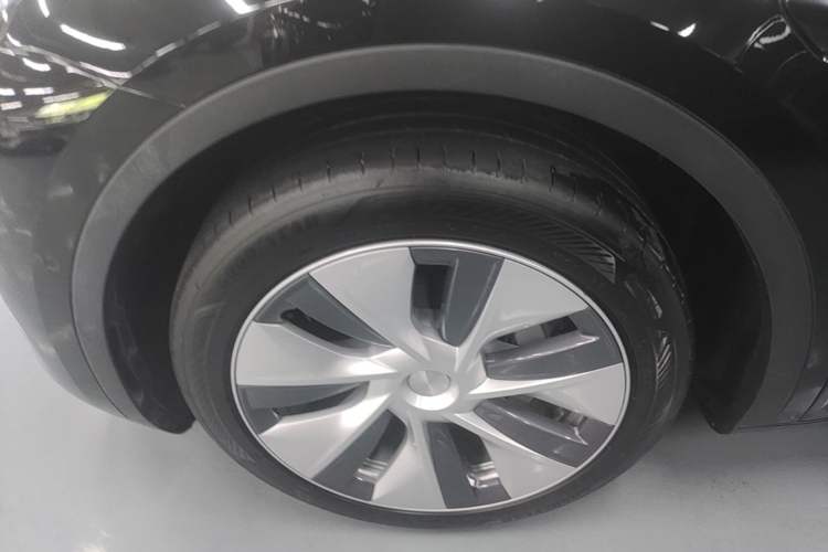 Used Tesla Model Y 2022 Revised Version Rear-Wheel Drive Left Front Wheel Hub
