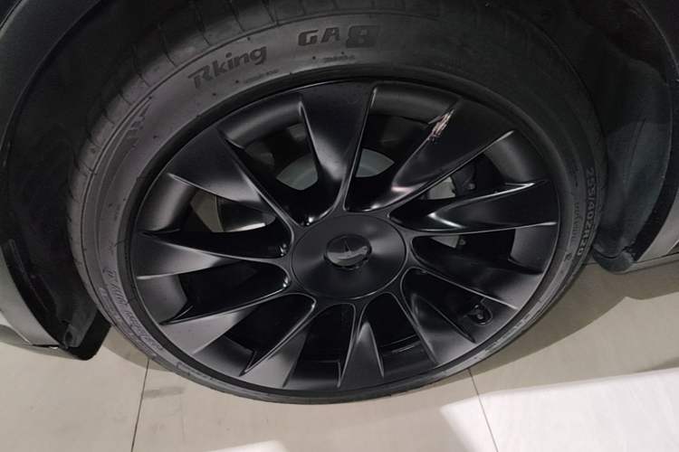 Used Tesla Model Y 2022 Rear-Wheel-Drive Version Left Front Wheel Hub