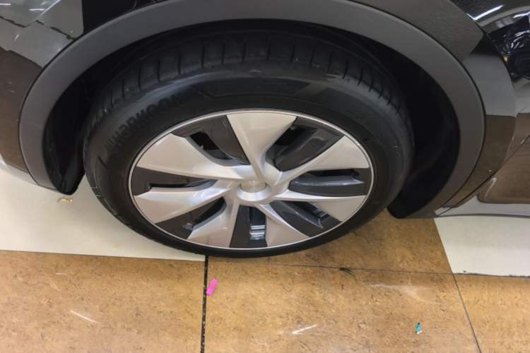 Used Tesla Model Y 2022 Revised Version Rear-Wheel Drive Left Front Wheel Hub