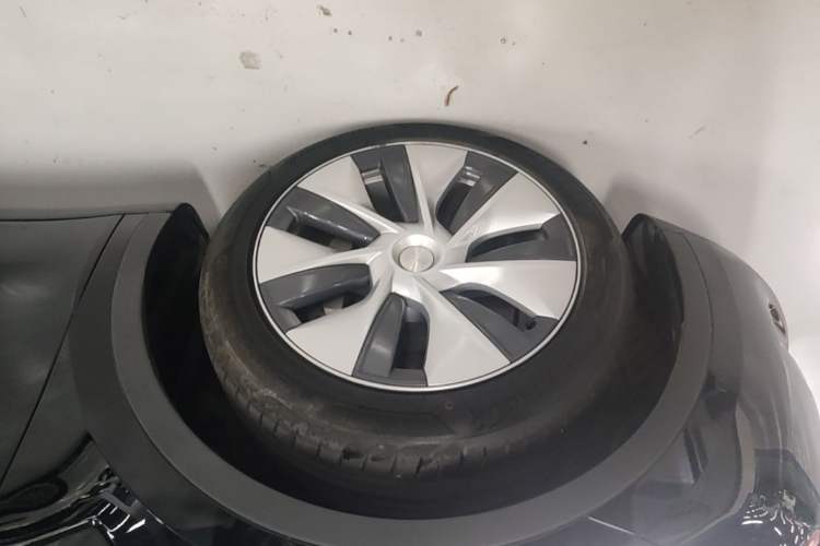 Used Tesla Model Y 2022 Revised Version Rear-Wheel Drive Left Front Wheel Hub