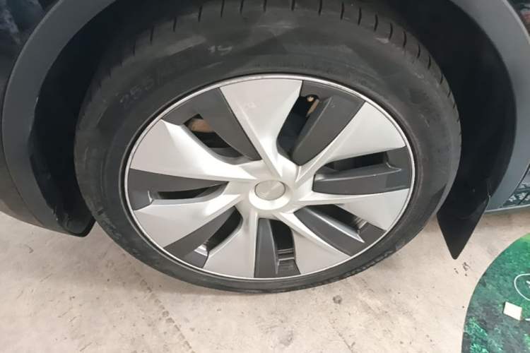 Used Tesla Model Y 2022 Rear-Wheel-Drive Version Left Front Wheel Hub