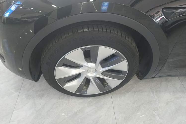 Used Tesla Model Y 2022 Rear-Wheel-Drive Version Left Front Wheel Hub