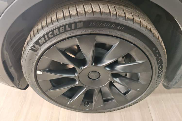 Used Tesla Model Y 2022 Revised Version Rear-Wheel Drive Left Front Wheel Hub